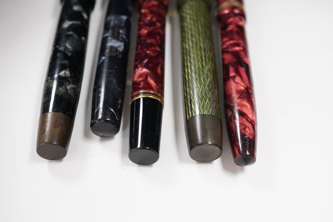 A mixed lot of mainly Parker fountain pens plus a Conway Stewart - mixed condition